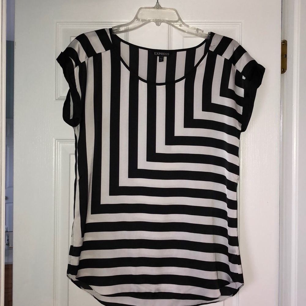 Black and white geo top